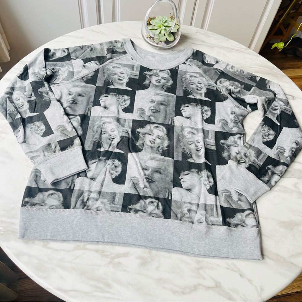 Marilyn Monroe All Over Print Reversible Crewneck Women’s Sweatshirt Size Large - Picture 2 of 9